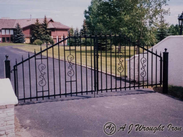 Angle Arch metal driveway gate